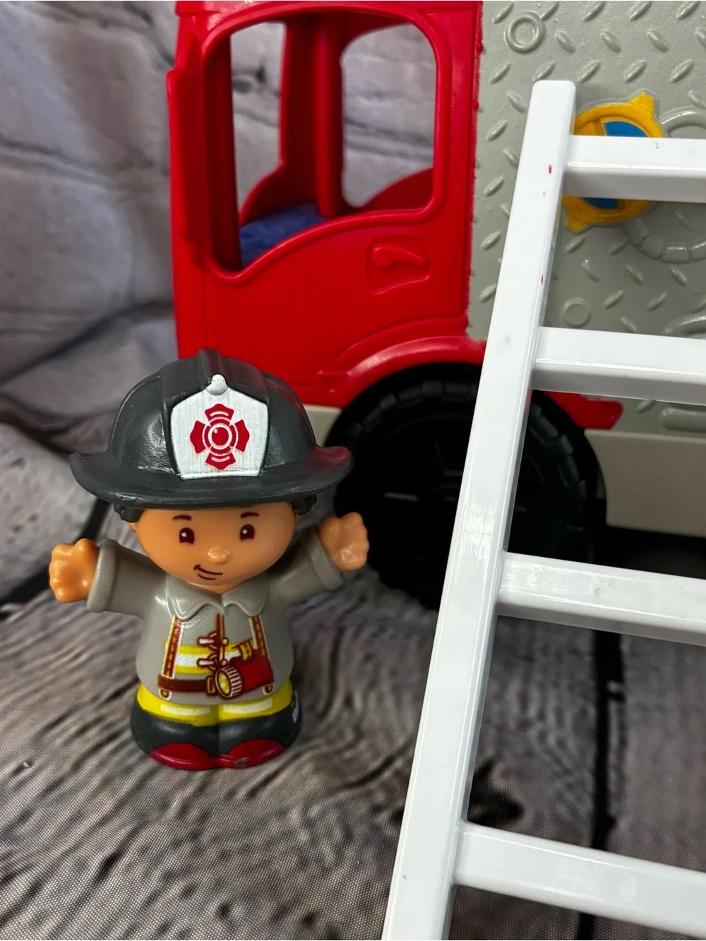 4 PC Fisher Price Little People Fire Truck Firemen Ladder Lights & Sounds GUC